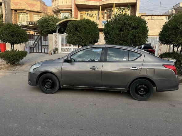 سلام عليكم 
نيسان سني هندي بليته زركه 🔵 خليجي 2019 المرغوبة بدون دوانز وتبريد ثلج ماشية 57000k🤍
لون الفيرسا المميز ⚫
باتري جديد بي ضمان سنه من تاير مول
شاشه وكامره افضل نوعية بالسوك لاتعلك ولا تحمه والكامرة ابعادها حقيقية 100%
دوشمه جلد خياط 
دهن المحرك لوكي مولي المكينة ناعمه ونشطه والكير مكفولات 
السيارة مال مشاوير بيت ودوام جاهزة وبالعافية ع ياخذها 

السيارة باسمي تحويل مباشر وراي سفر 
رقم بغداد وعنواي الشعب شارع المدارس ***********
السعر 111$
