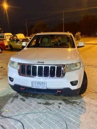 جيب لاريدو موديل 2011 خليجي بيها صبغ صفحةالسايق بسبب ضربه داخل العراق ...