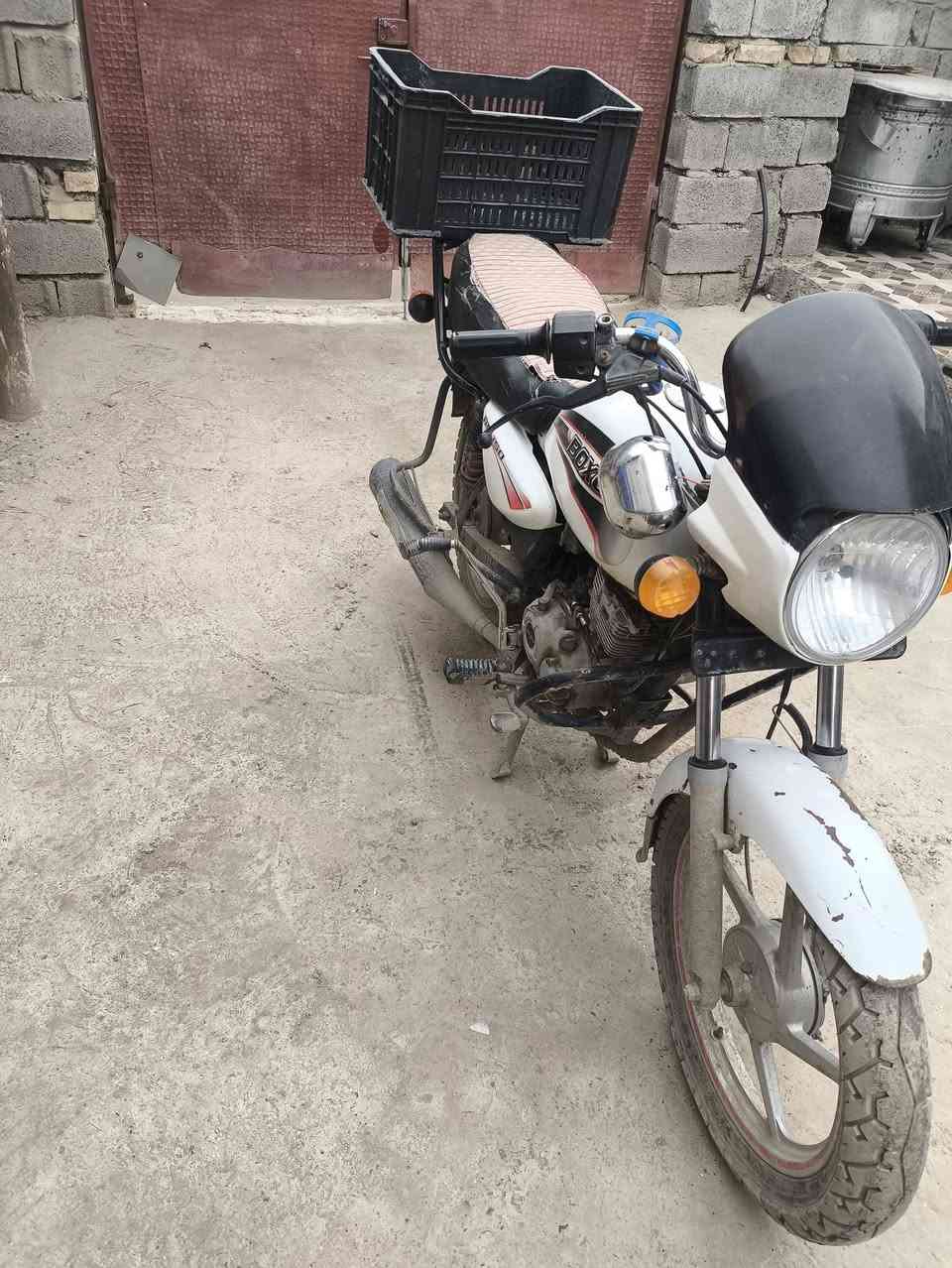 دراجة بوكسر للبيع 2019 اوراق كامل السعر 600 وبيها مجال ***********
