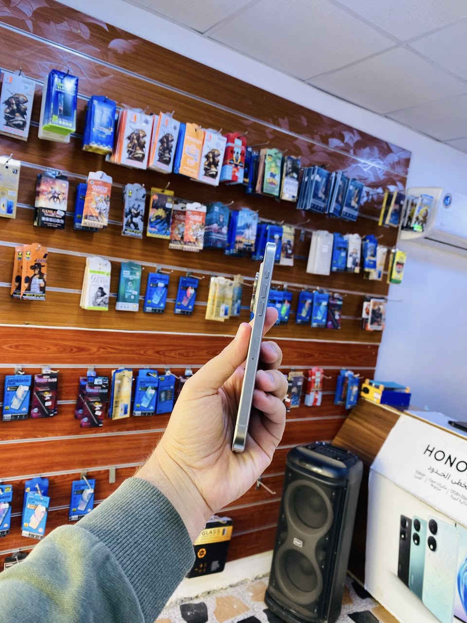 السلام عليكم للبيع ايفون 15 برو ماكس نموذج M الجهاز شرق اوسط بطاريه 86 الجهاز مكفول من تصليح ولفتح شرط انطيك بي مكفول حتى من الشخط بسعر 975 الف وماكو هيج سعر ع هيج نضافه مكاني تكريت ***********
