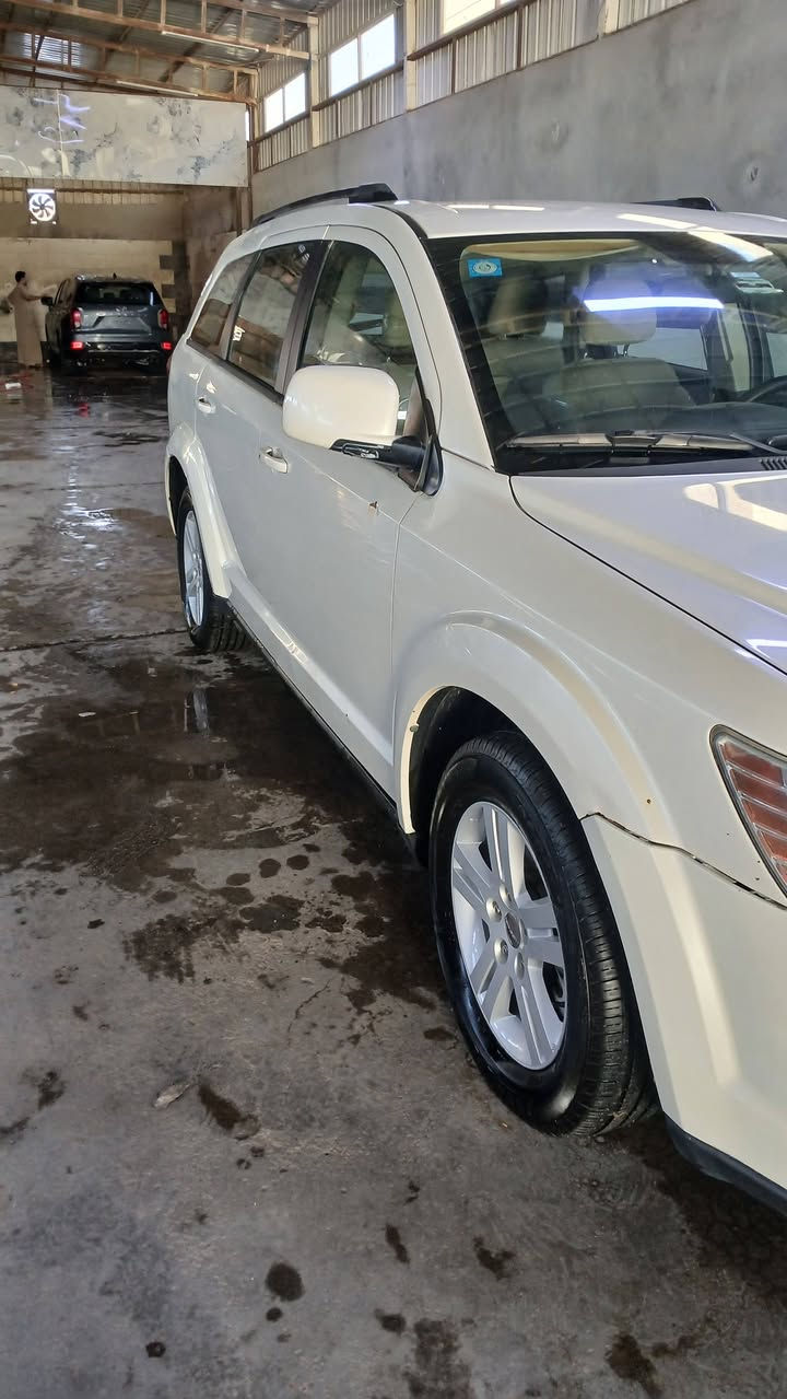 دوج جورني ٢٠١٢
محرك اربعة سلندر
ثلاث قطع تبريد وشاشة وكامرة خلفية وحساسات
ماشية ١٣٠ الف كيلو متر
سبعة راكب 
حادث جاملغ خلفي 
السعر 120 ورقة 
واسط الزبيدية 
***********
