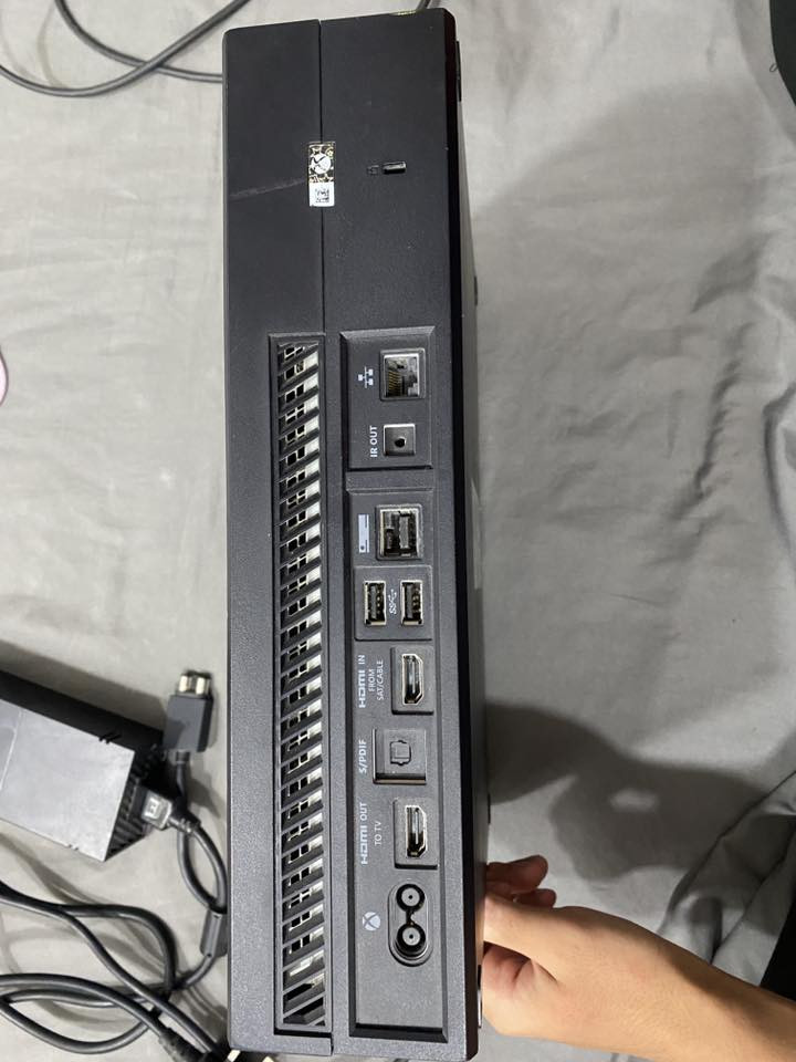 السلام عليكم 
اكس بوكس وان فات 500gb ما مفتوح غراضه كامله سعره 165 وبي مجال مكان ناصريه مركز ***********
