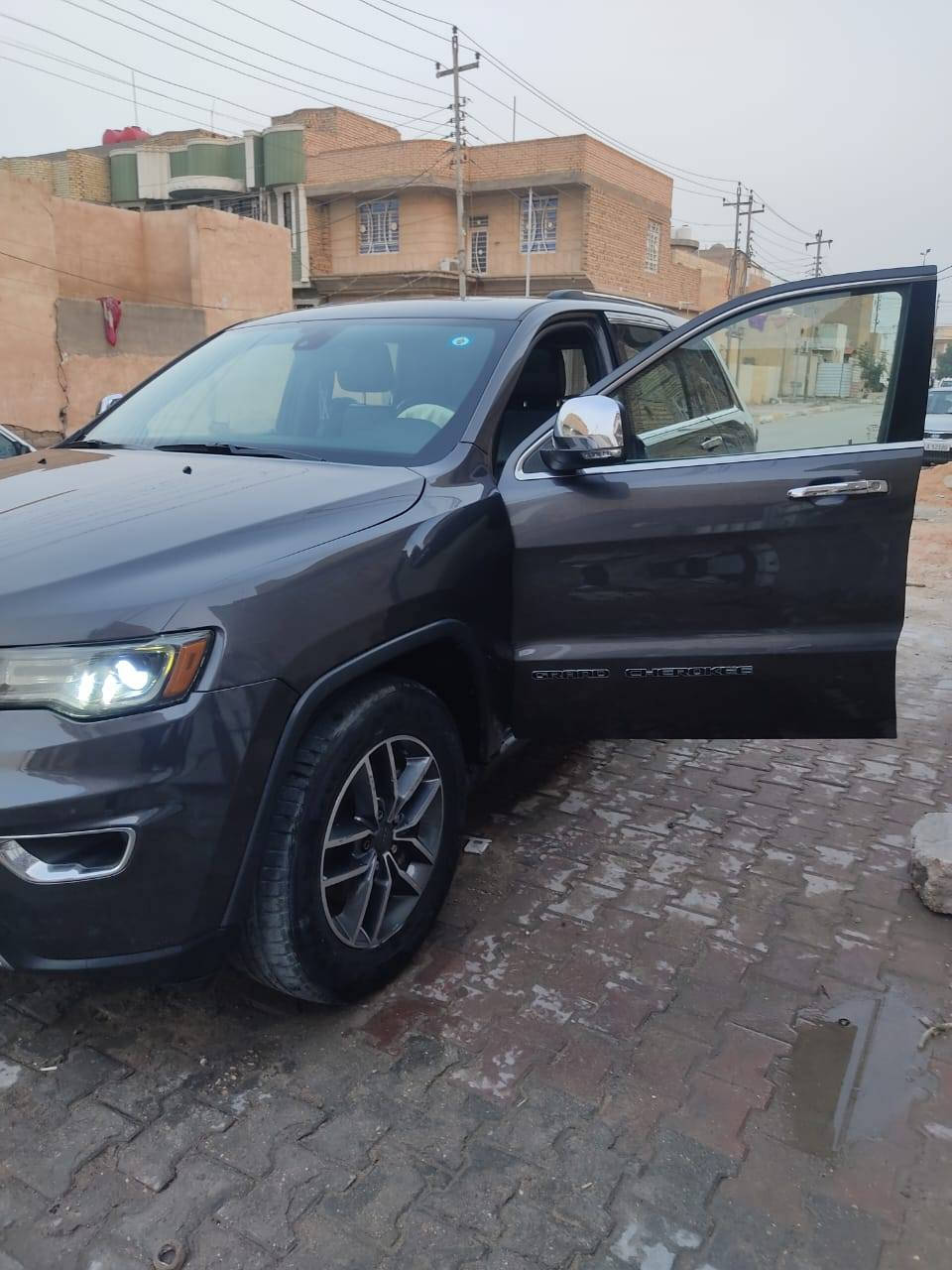 جيب كراند شيروكي لمتدد
السياره حادثها بنيد وجاملغ 
معروف المتدد فول 
فتحه سقف بصمه 
بصمه بيبان 
بصمه جنطه شاشه كبيره تحكمات
ستيرن رادار امامي جانبي خلفي 
مكينه 3600 وباقي المواصفات تعرفوها مال الفول لمتدد ماشيه 53 ميل
 رقم بغداد انكليزي استوني محولها السعر 250
وبيها مجال قليل مكان السياره كربلاء
***********
***********
الاتصال على الارقام او المراسله واتساب
