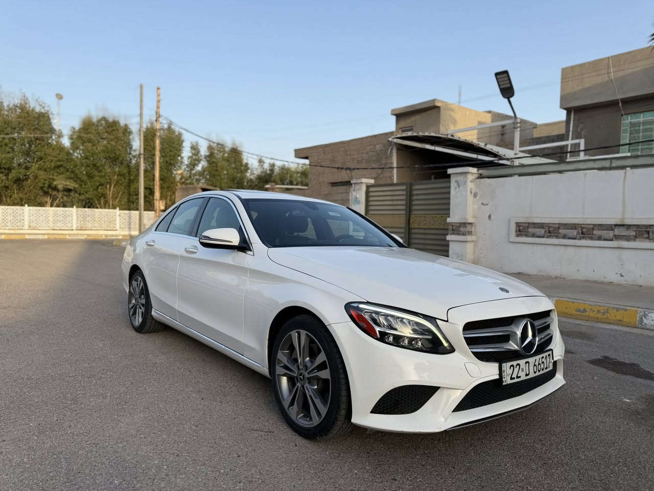 السلام عليكم
مرسيدس c300 2019 
للبيع فقط بدون مراوس
المواصفات :
. محرك 4 سلندر 2000 توربو 
. رادارات امامي
.حساسات امامي خلفي
. نقط عمياء
. لايت داينمك
. دخول ذكي
. كشنات جلد _ تدفئة
. شاشة جبيره
. كيجات دجتل
. فتحة سقف
وباقي المواصفات المعروفة
ارقام اربيل تحول مباشر 
السيارة كامله مكملة بدون نقص بدون مسجات
وارد امريكي الضرر تبديل جاملغ السكن بلادي بدون صبغ
واقل من ربع البنيد صبغ بدون ايرباك بدون دواخل
صور الضرر مرفقة وصور السونار موجوده 
مكان السيارة الفلوجة او المنصور 
سعر : 217 $ وبيها مجال
للإستفسار: ***********
***********
