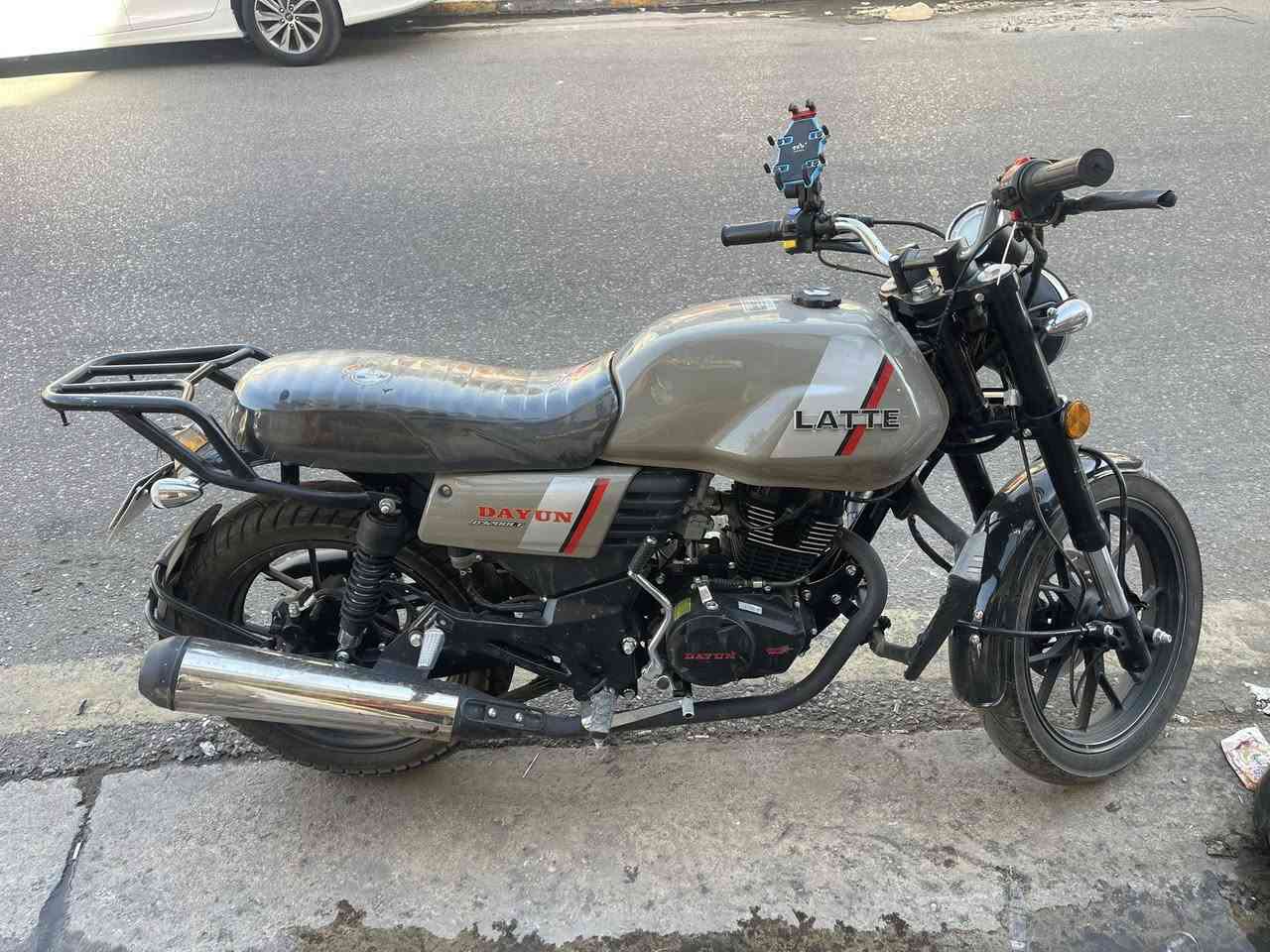 للبيع دايوان لايتي مرقم اربيل دراجه بعدها زيرو ماشيه 3500 الدراجه نقصها بس بكلايت خلفي موجود بس مكسور وبيها شخط بالتناكي مكينه وشاصي مكفوله السعر مليونين و800 وبيها مجال للتواصل ***********
