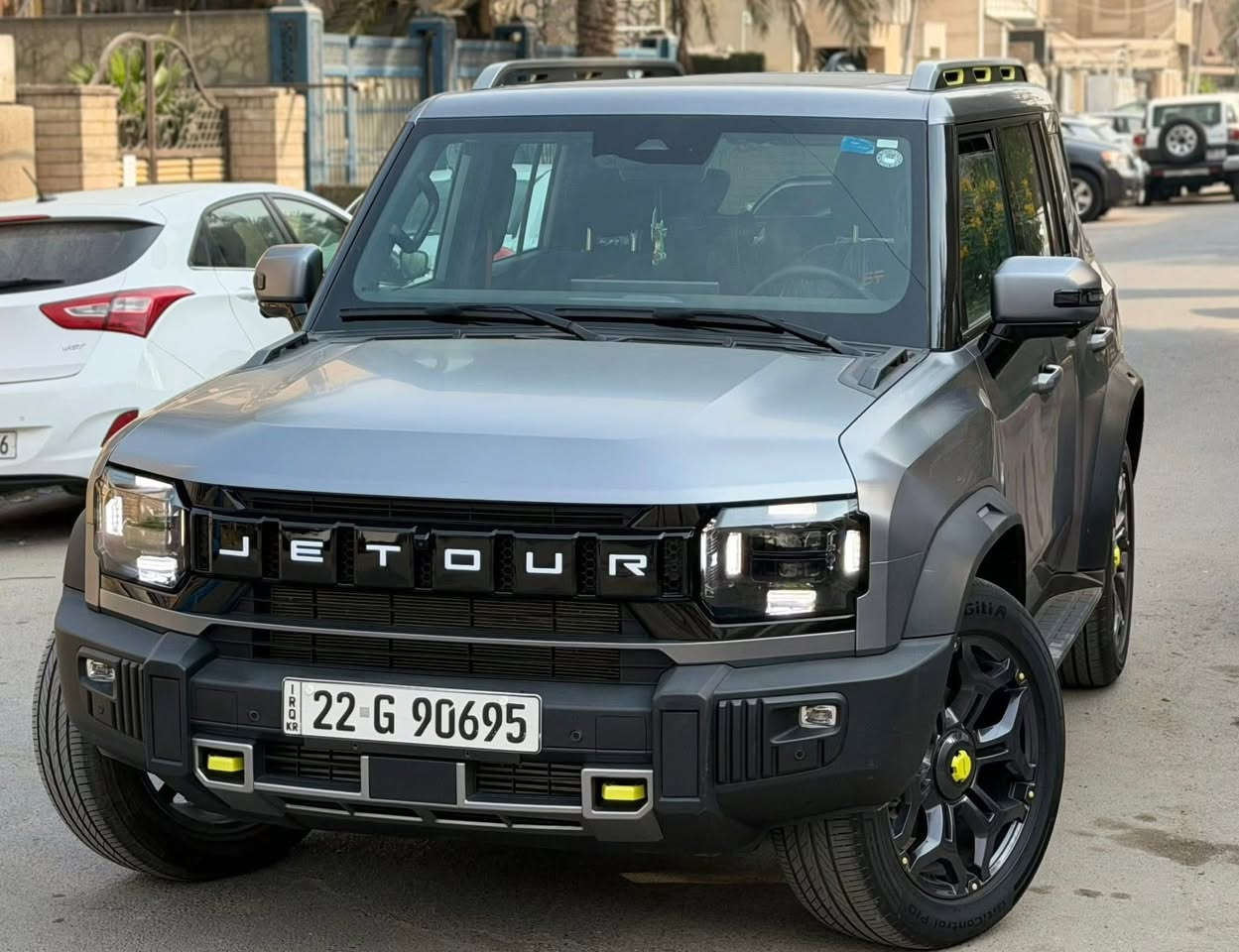 الدولي جديد بسمي تحويل ثاني يوم لون سمنتي طافي مميز ماشيه ١٣ الف جديده على ايدي مكفول كفاله عامه من كلشي 
المواصفات  
🔹بانوراما 
🔹حساسات امامي خلفي
🔹كامرات 360 
🔹كشنات جلد 
🔹تبريد قطعتين 
🔹شاشة عرض حجم كبيرة 
🔹ثلاجة 
🔹تشغيل عن بعد وبصمة عدد 2 
🔹انعكاس الشاشة 
🔹منفذ 2 USB
🔹مصابيح LED كافة السيارة
🔹ناقل حركة 7 سرعات
🔹منفذ تايب سي
🔹اوامر وتحكمات صوتية
🔹مثبت سرعة 
🔹محرك 2000 تيربو اقتصادية بمعنة الكلمة
🔹داخل السيارة زيتوني رياضي وكشنات جلد رياضي
🔹نظام مراقبة ضغط الاطارات
وبعد بيها هوايه مواصفات 
مكان السياره بغداد 
عارضها ب ٢٧٥ وبيها مجال للشراي 
وهذا رقمي 
***********
