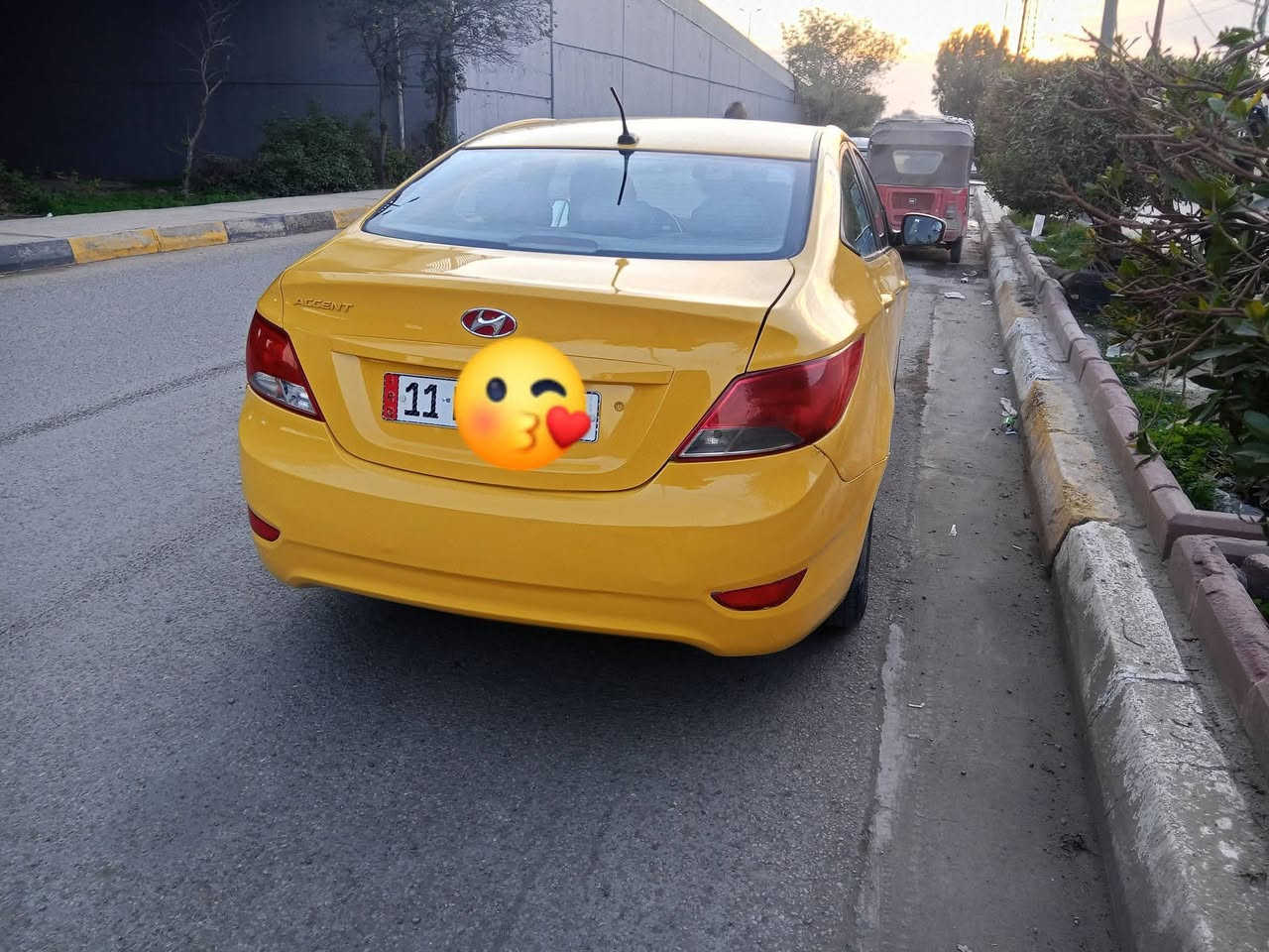 سلام عليكم 
اكسنت موديل 2013 وارد امريكي 
رقم بغداد انكليزي الجديد السياره باسمي ماشيه 138
حادثها باب السايق مبدل فقط بدون دواخل 
مكينه 1600 كير ومكينه خير من الله كفاله 
صدر امامي خلفي جديد تخم تاير جديد كهربائيات جاهزه 
السياره جاهزه وبدون اي نقص 
مكان السياره بغداد الكرخ 
***********
