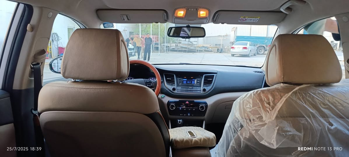 سلام عليكم توسان للبيع
موديل 2018
بصمه  كشن جلد 
حساس خلفي مع كامره 
مري شفط
ويل كروم
السياره مكفوله من كلشي 
ماشيه 175
السعر 190 بيه مجال قليل  السياره احله من الصور للستفسار اتصل غير متواجد على الفيس *********** ياالله
