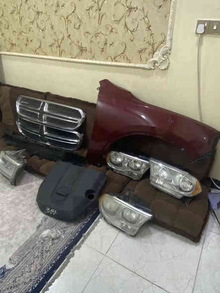 للبيع غراض دورنكو
مال تفصيخ اصلي جديد لون ماروني مكفول من الخدش
عطر شباك امامي مال تفصيخ اصلي عدد 2 
مع لايت اصلي جهه العبر
و زوج لايتات مديل 2013 اصليات 
وتك جه العبري 
غطاء محرك 
***********
