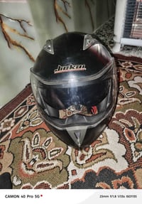 هاي الخوذه رايدها ب 50 وبيها مجال مكاني بغداد حي النصر  رقمي 077798993...