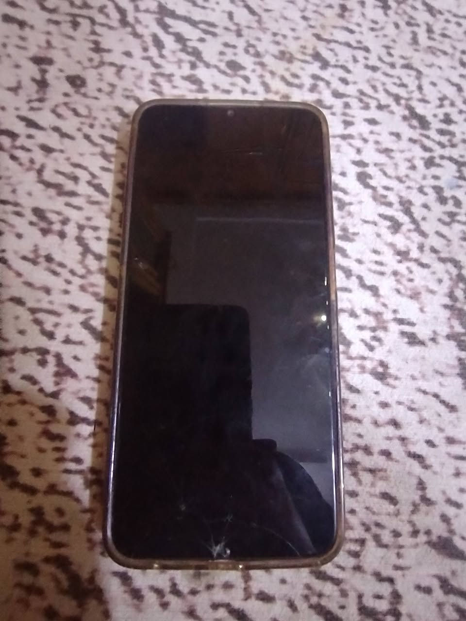 سلام عليكم الجهاز للبيع سعره سعره400 الموبايل اطوره الشاشه شويه مكسوره الاستفسار *********** الى تشتري الموبايل اشتري ولا ماتشتري الله ومحمد علي وياك
