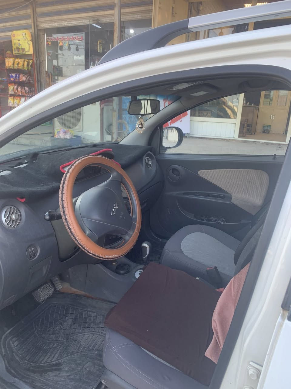 يا الله
السلام عليكم 
اكس وان موديل 14 
لون ابيض 
رقم بغداد انكليزي 
كير محرك صدر كهربائيات تبريد كله تمام 
الداخل نضيف 
مابيها اي نقص الحمدالله 
صبغ باب الصدر فقط 
السنويه جديده 
سونار موجود مالته 
باسم اخويه تحويل شوكت متريد 
مكان السياره بغداد السيديه تقاطع درويش خلف شقق الكويتيه 
السعر 60 او بيها مجال قليل 

اي استفسار اتصل ع الرقم 
(‭0773 599 3259‬)
