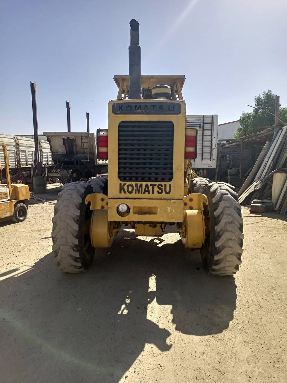 السلام عليكم 
كليدر كوماتسو للبيع 
الموديل 1988 Gr الحجم 605 الرقم نينوى اصفر 
العنوان سامراء 
السعر 170$ 
للاستفسار ع رقم فقط ***********
