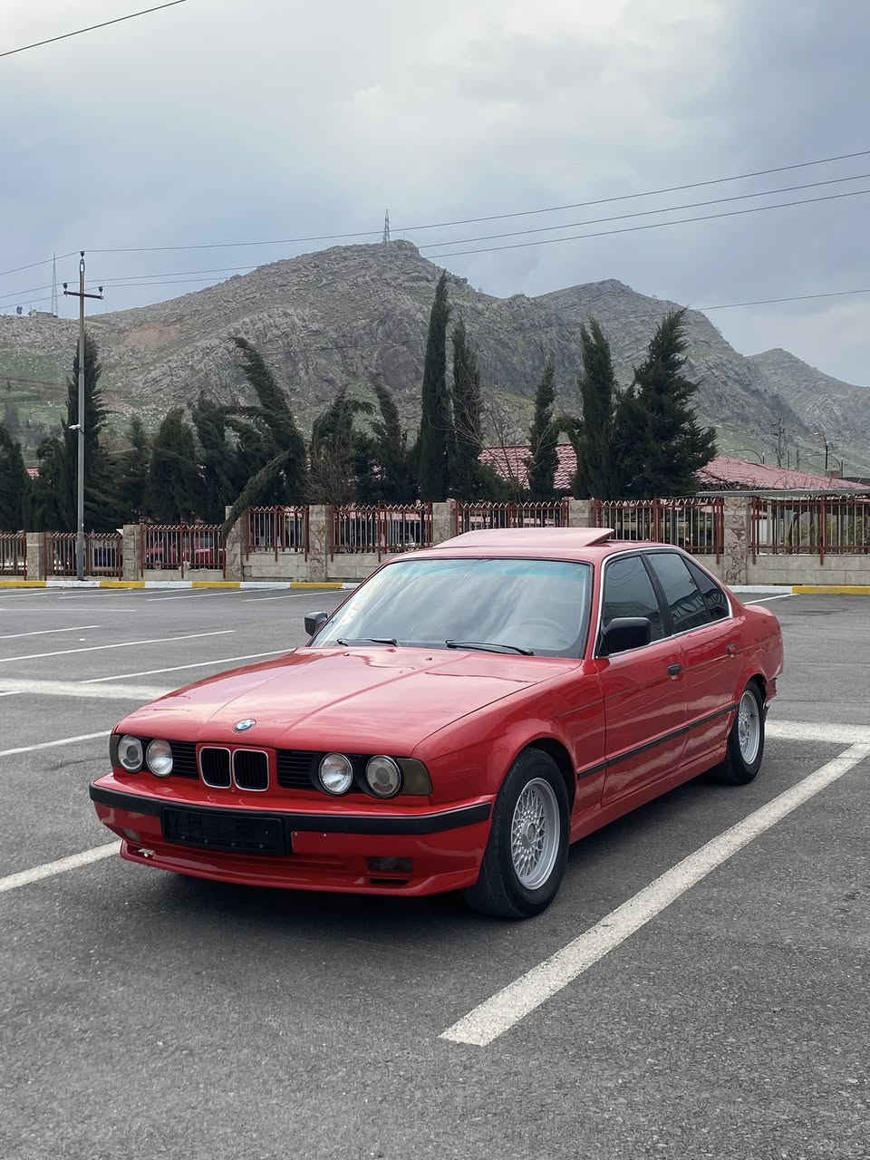 سڵاوی خوا لەهەمو موسڵ مانان ئەم گوڵە سورە بۆ فڕۆشتن520 كەپس گێڕ حادی    سەیارەكە كامل تەحمیر كراوەتەوە كامل بۆیاغی كورە كراوە تەقەو ڕەقەی بەشەرت  موسو بڕاوەو وەر گەڕاوو  بەشەرت نوكە دەرزی دەحمی نیە خایسی نیە بەشەرت  سەیارە كە لە ڕوبەڕو جوانتر نەبو پارەی ڕێگات حایدیمن مۆدێلی92 سەیارەكە حلوجە ئاڕمێكی لەگەڵە بەس من بەشەرت نایدەم بەهەدیە دەی دەم كارەبای كامل ئیشدەكا گڵۆپو زینۆنو دارو بەرد هەر كەسێك حەزی لێبو  لەخزمەت دام سحری(27)محامەلە هەر كەسێك ویستی  باتەلە فون بكا[***********]❤️
