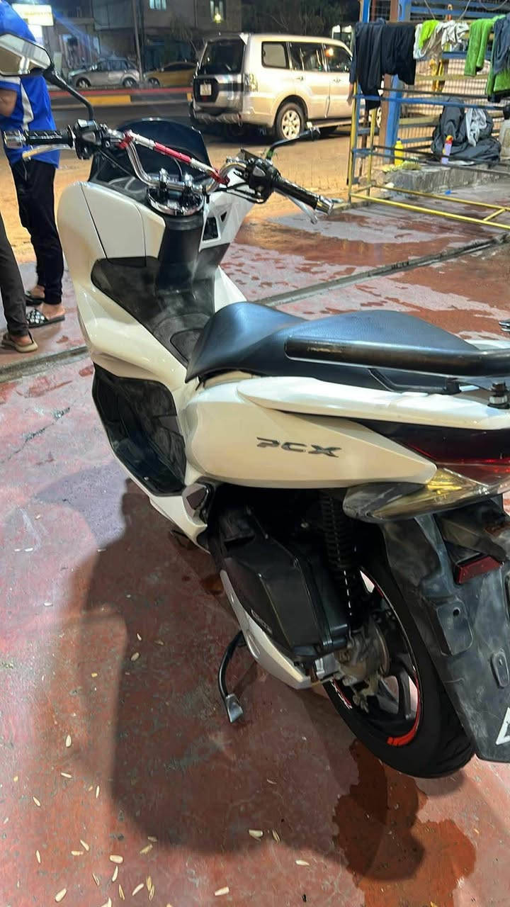 pcx الجيل الثالث ياباني
النظافة كدامك مابيها نقص
السعر 18 بيها مجال 
العنوان بغداد الشعب ***********
