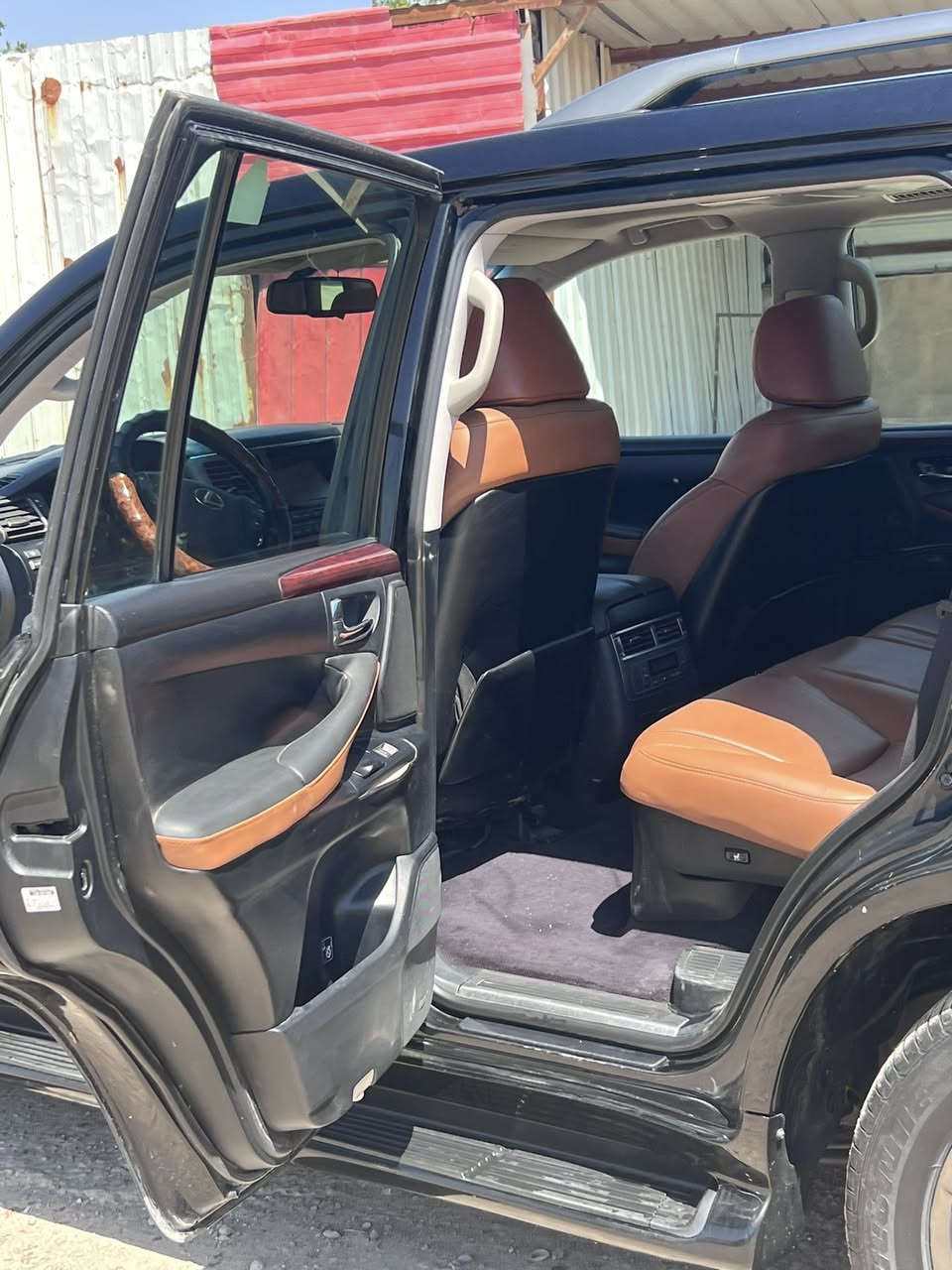 يا الله لكزز للبيع 
موديل ٢٠١١
لون اسود دواخل اسود وجوزي 
سياره حلوه وجديده 
مكينه ماشاء الله 
جديده ونضيفه 
نضافه ١٠٠/٨٠
سنويه جديده 
هزه ٢٠٢٦ جديده 
بسمي تحويل ثاني يوم 
ناصريه شارع يا حسين 
***********
***********
