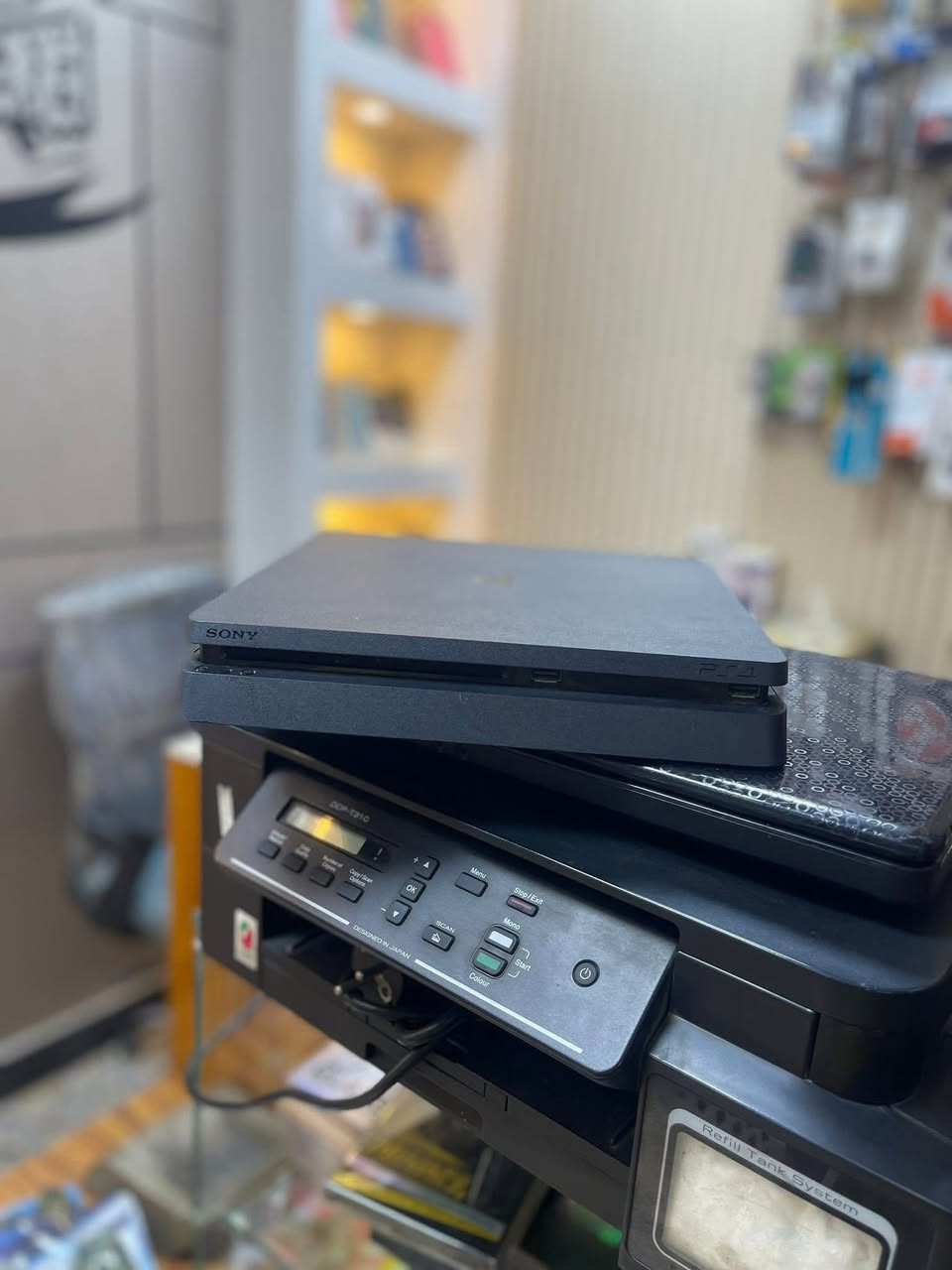 السلام عليكم
متواجد فقط واتساب 

بلي فور سلم للبيع
نظام 13:2
ذاكره 512
جهاز نظيف كلش 
ما داخل صيانه ابد 
تجي تفحص انطيك ضماد بل جهاز اي واحد يملك مفتوح اخذه بلاش
جهاز كامل ملحقاته 
كيبل شحن يده كيبل HD كيبل بور 
جهاز يجي يده وحده اصليه و ثانيه تجاريه
و انطيك وياه قرص و كل يده غلاف خاص بل يده
سعر راح يكون 220 الف قفل قفل 
العنوان بغداد الجديده 
الرقم ***********
——
ملاحظة / جهاز يرهم بيع او مراوس 
و اي جهاز عندك إكسبوكس 360 او بلي فور او اي بلي اشتري منك عادي و اني اجيك باب بيت و إذا محافظات كون عندك توصيل
