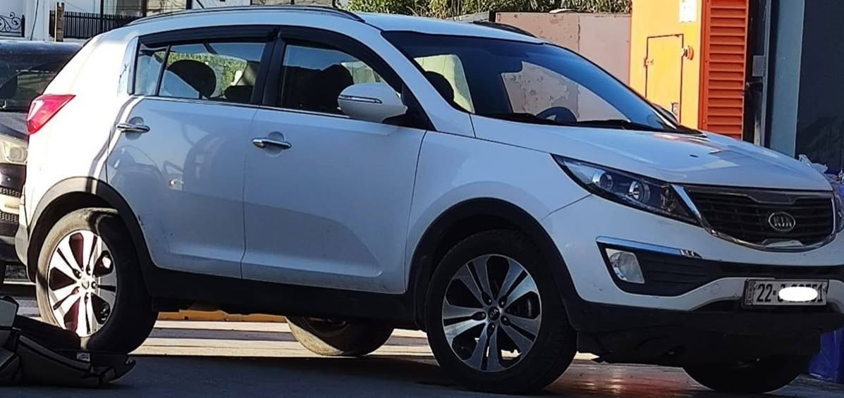 : سپۆرتاج .. مۆدێل 2013 
هەولێر / تایبەت
مەکینە / 2.4
ئاوێنە شەفت
ئاوێنە ایشارەت
یەدە نیکل
کامێرای پشتەوە
حەساسی پشتەوە
تەبرید
گێر تۆماتیک
سیستەمی دژە خلیسک
ویل کرۆم 
جام کارەبایی
سەنەوی ژینگەی تاکو 27/5/2027

سەیارەکە خەلیجیە و لە سفری لای خۆم بووە تاکو ئێستا زۆر خاوێنە و یەک دەست بووە .... تەنها دەرگای سایەق و دەرگای پشت سایەق بە درێژی یەک بست بۆیاغە وەکو ئەوەی دیاریم کردووە بە خەتی سۆر مەکینەو گێر بەشەرت 
سەیارەکە 200 هەزار رۆیشتیە 
تێبیتی / نرخی 150 وەرەقەو معامەلەیەکی کەم
: ژمارەی مۆبایل / ***********
۰۷٥۰٦۷٦۳۹۳۹ أربيل, العراق
