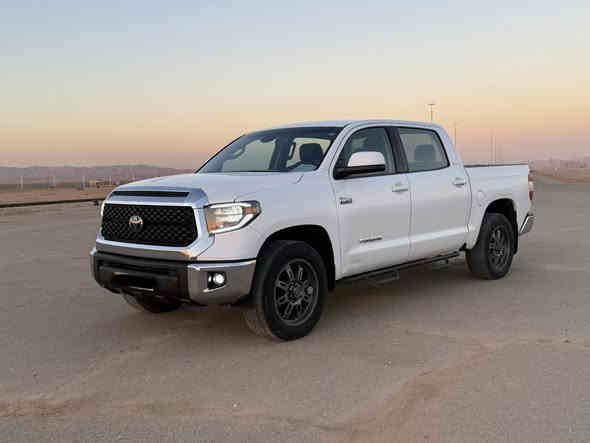 السلام عليكم ورحمة الله 
للبيع تويوتا تاندرا  TUNDRA
لون ابيض SR5 موديل 2020
رقم اربيل باسمي وسنوية لغاية 2030
باب طويل بدي قصير
محرك V8 5700 محرك لكزز
دفع رباعي 4*4 
عداد المسافه 240 الف كم
داخل اسود بدون تنته 
رادار امامي حساسات+كاميرا خلفيه بلادي
شاشة خرائط تدعم كار بلي 
الجام الخلفي متحرك
 السيارة عليها منظومة غاز 100 لتر ايطالي داخل الضمان ضمانها ينتهي بشهر الثامن 2026 وممكن بيع السياره مع المنظومة او بدونها 
السياره جاهزه مابيها اي نقص 
داخله للعراق كلين بيها ضربه هنا بسيطه ومصبوغ اقل من نص الباب الخلفي عكس السائق وجزء بسيط من البدي مسافة شبر  وكما مؤشر في الصور باللون الاحمر
السعر 288 وبيها مجال للشراي 
العنوان صلاح الدين بيجي 
*********** للتواصل اتصال + واتساب
