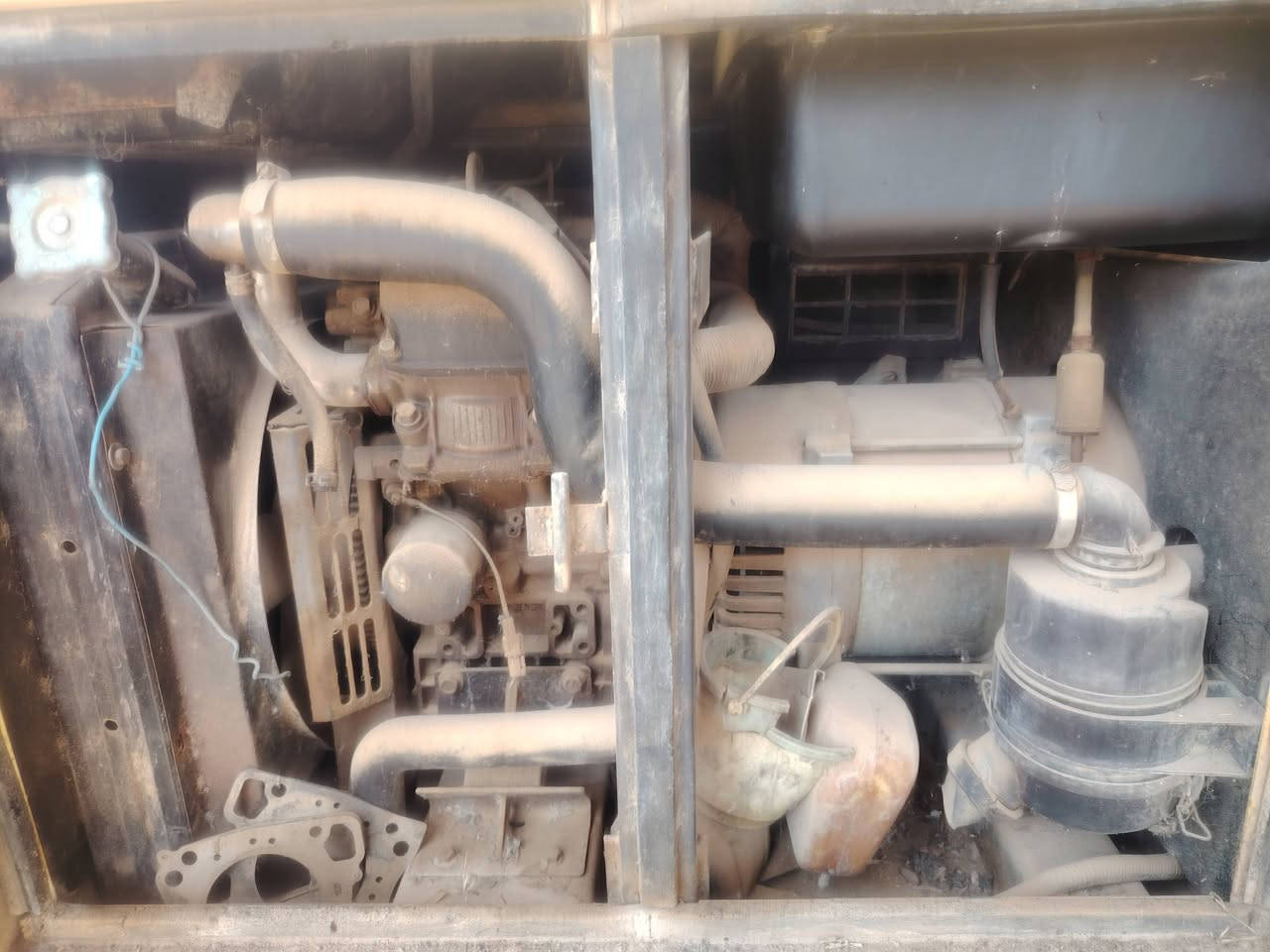 السلام عليكم مولد للبيع متروك اكثر من 4 سنوات نوع المولد كاتم بستمين توليد 50 امبير المولد لمس انطي شرط براس التوليد وانطي وياه كرت جديد محرك مفتوح نوع المولد گاما 
مكاني صلاح الدين تواصل  ***********
***********
