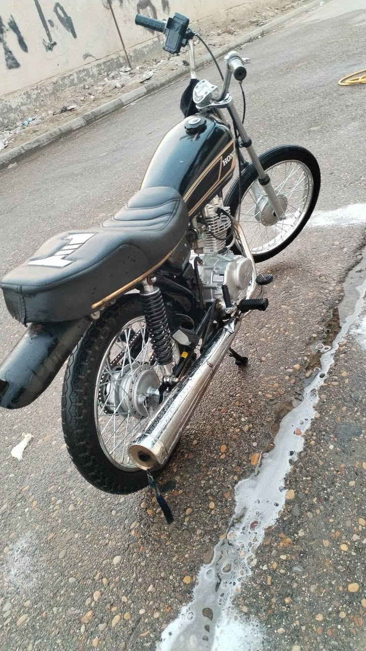 سلام عليكم دراجه للبيع بدون ميسان  جديده ونضيفه ٧٥٠وبيه مجال شراي يتصل موشراي لتعبني *********** هاذ رقم
