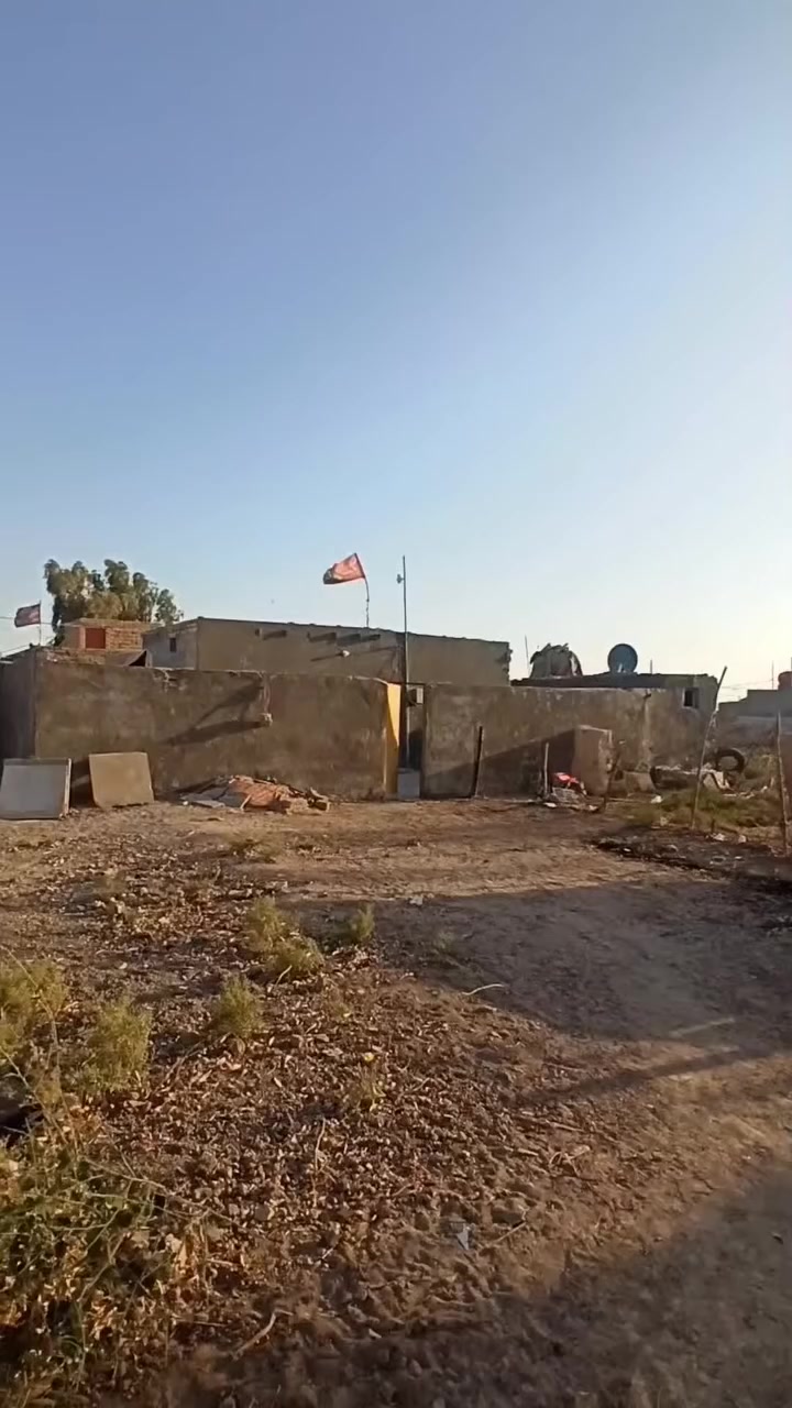 السلام عليكم . . . 

بيت زراعي للبيع حي الشرع المساحة 400م² 

يتكون من غرفتين نوم صالح مطبخ وصاله وحمامات البناء ٢٠٠ متر 
سند 25 
للتواصل والاستفسار الاتصال على الارقام *********** 
او واتساب ***********
