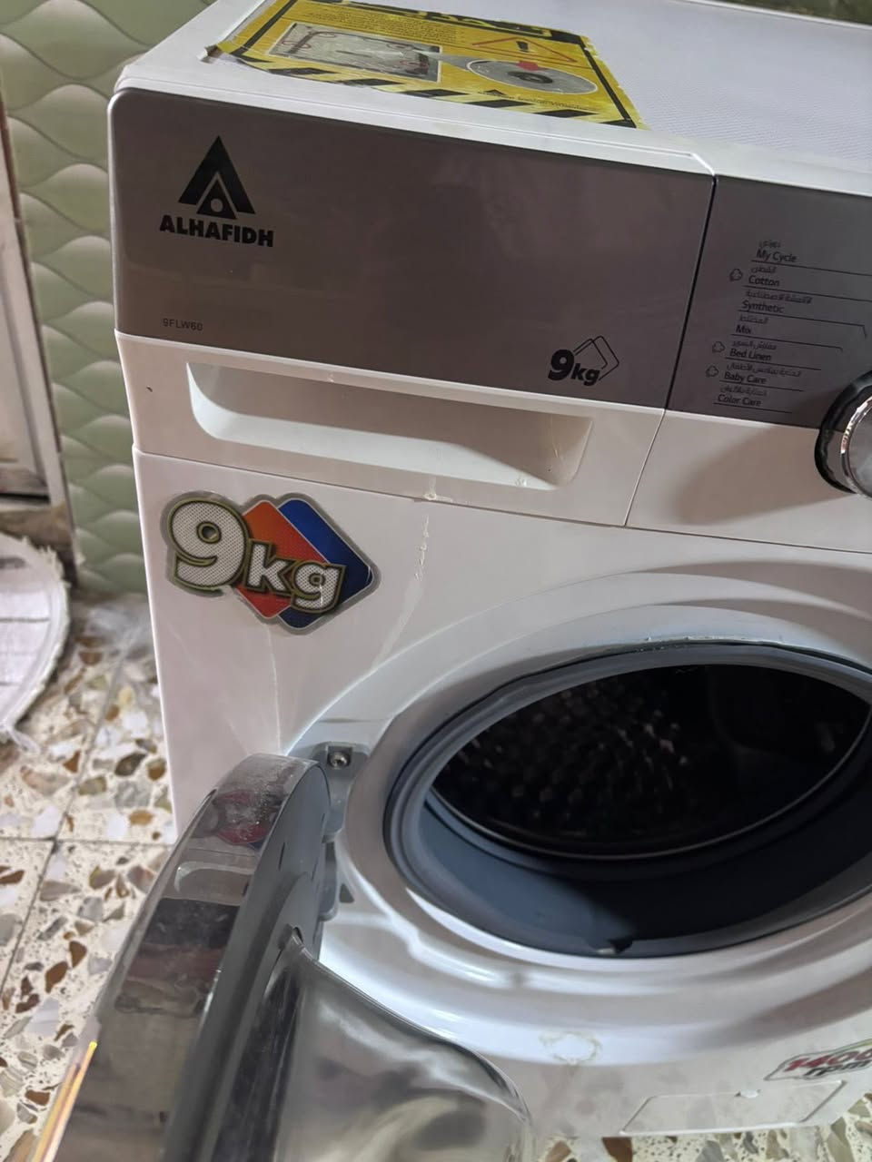 غسالة حافظ 9kg
نظيفة مستعملة شهرين فقط 
للبيع 
رايدها 250 وبيها مجال 
عنوان الشعب 
*********** واتساب
