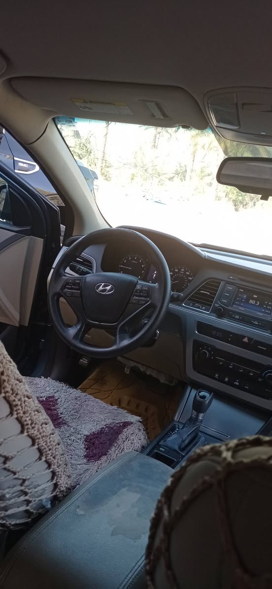 السلام عليكم
سوناتا ٢٠١٥ للبيع وارد امريكي لون ازرق فيروزي 
مبدل بيها بنيد وباب جهة السائق الباب نفس اللون 
كامره
تحكم
كشن سائق كهربائي 
للاستفسار 
***********٦
