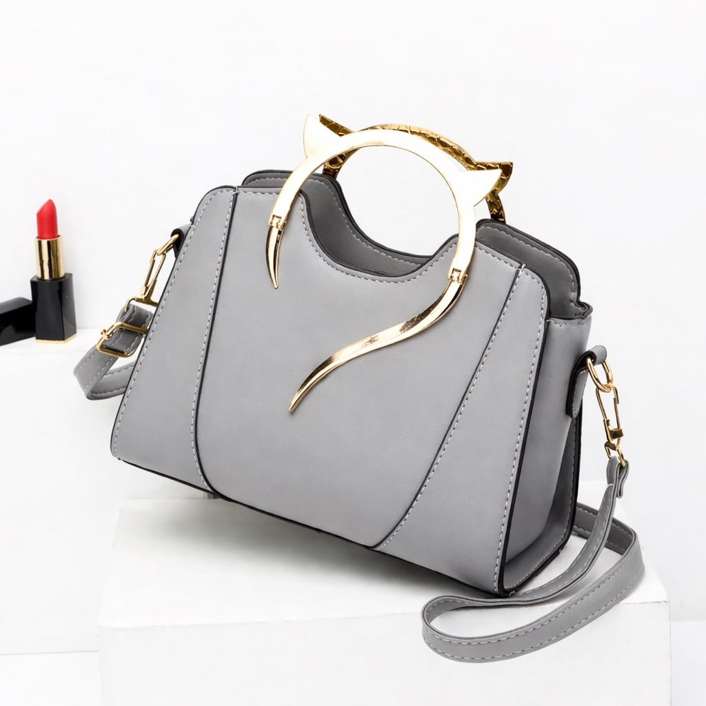 👜✨ جنطة نسائية أنيقة ✨👜

موديل جميل وراقي يناسب كل الأوقات
الوانها المتوفره👇🏻 مع مسكة مميزة 💫
تجي بحزام طويل تقدرين تحملينها باليد أو على الكتف.

✔️ خامة مرتبة
✔️ تصميم عصري
✔️ مناسبة للطلعات والمناسبات
السعر ٧٠٠٠  بسس🫶🏻🫶🏻

📩 للحجز أو الاستفسار راسلينا خاص.

الكمية محدودة


**إذا كنت صاحب هذا الإعلان وتريد حذفه لأي سبب، رجاءا أرسل رسالة إلى الدعم الفني**