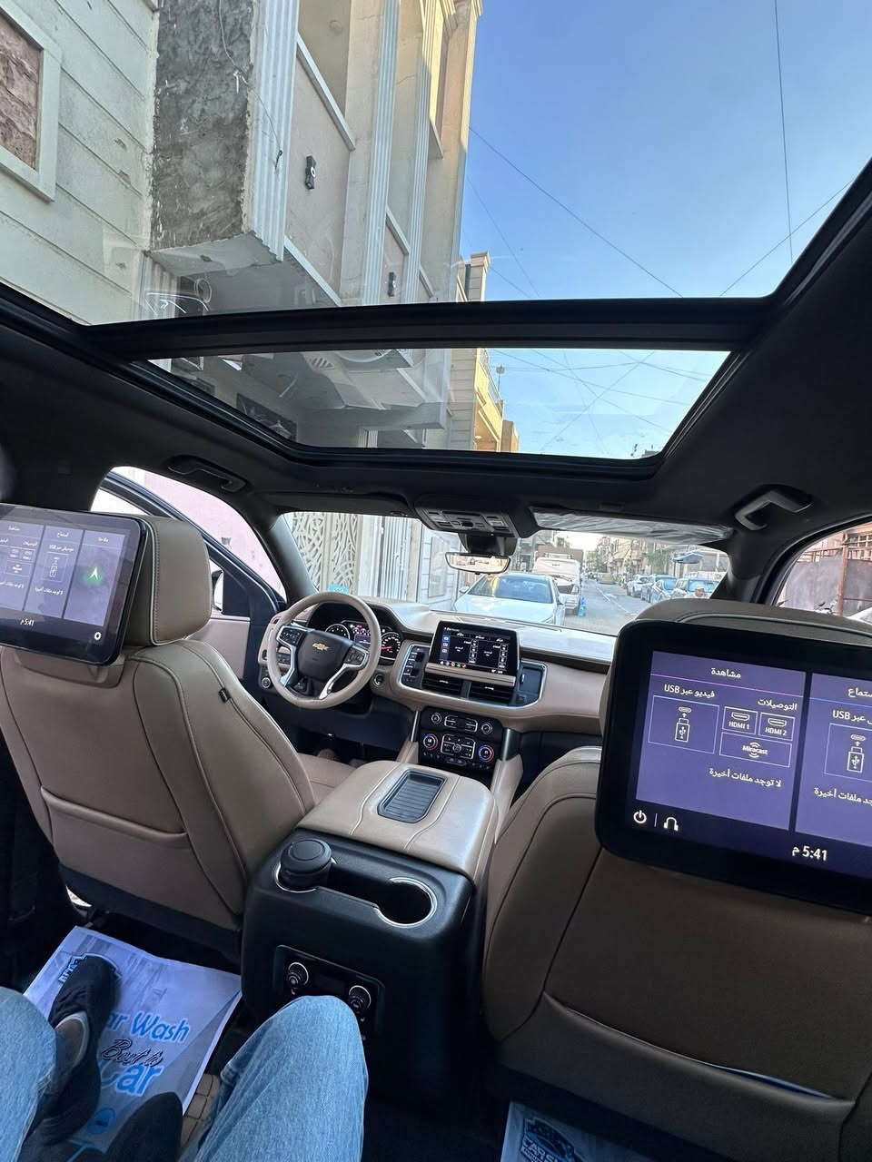 السلام عليكم ورحمة الله وبركاته
الفئة: بريمير .1
1. الموديل 2021
V8 EcoTec3 لتر 5.3 :المحرك .3
1. الممشه 70 كيلو
2. ناقل الحركة: أوتوماتيك
3. نظام الدفع: رباعي (4WD)
Air Ride + Magnetic Ride Control :التعليق .8
1. عدد المقاعد: 7 ركاب (كراسي كابتن بالصف الثاني)
2. جنوط ألمنيوم 22 إنج
3. مقاعد جلد فاخرة
4. تبريد وتدفئة للمقاعد الأمامية
5. تدفئة مقاعد الصف الثاني
6. ذاكرة حفظ لمقعد السائق
7. شاشة معلومات وترفيه كبيرة
8. Apple CarPlay 9 Android Auto
Bose نظام صوت .17
1. شحن لاسلكي للجوال
2. كاميرا 360 درجة
3. شاشة عرض على الزجاج الأمامي (HUD)
4. مرآة داخلية كاميرا رقمية
5. فتحة سقف بانوراما
6. باب خلفي كهربائي
7. تشغيل السيارة عن بُعد
8. رادار آمامي
(Adaptive Cruise Control) مثبت سرعة متكيف .26
1. نظام النقطة العمياء
2. تحذير الخروج عن المسار
3. فرملة طوارئ أوتوماتيكية
4. حساسات أمامية وخلفية
5. تعليق هوائي جكات
السعر 47 
للاتصال ***********
