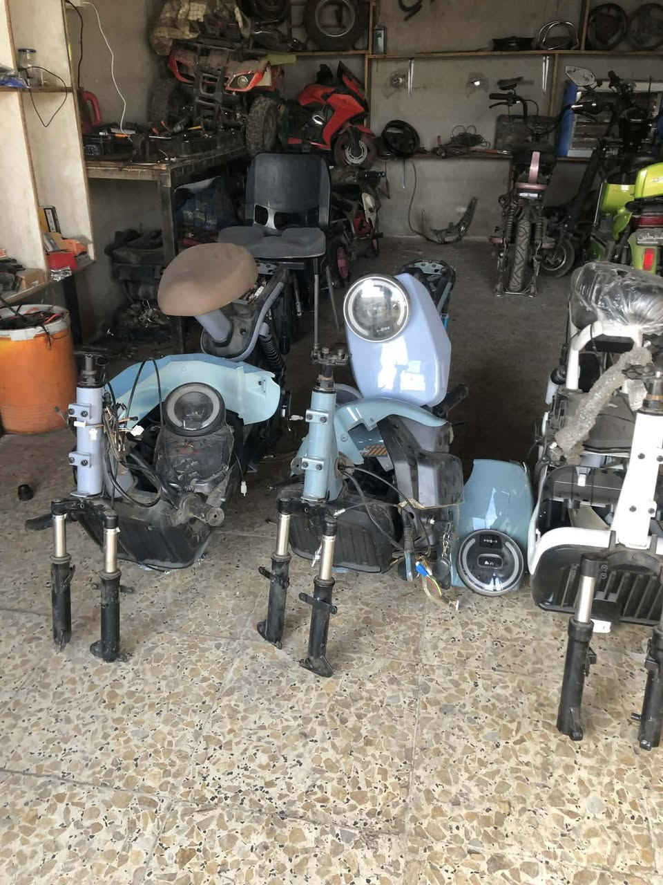 سلام عليكم ثلاث دراجات للبيع بعده جدد كارتون بعدهن تصفيت مخازن بدون بطاريات سعر المفرد اب 150الف مكاني بغداد العبيدي ***********
