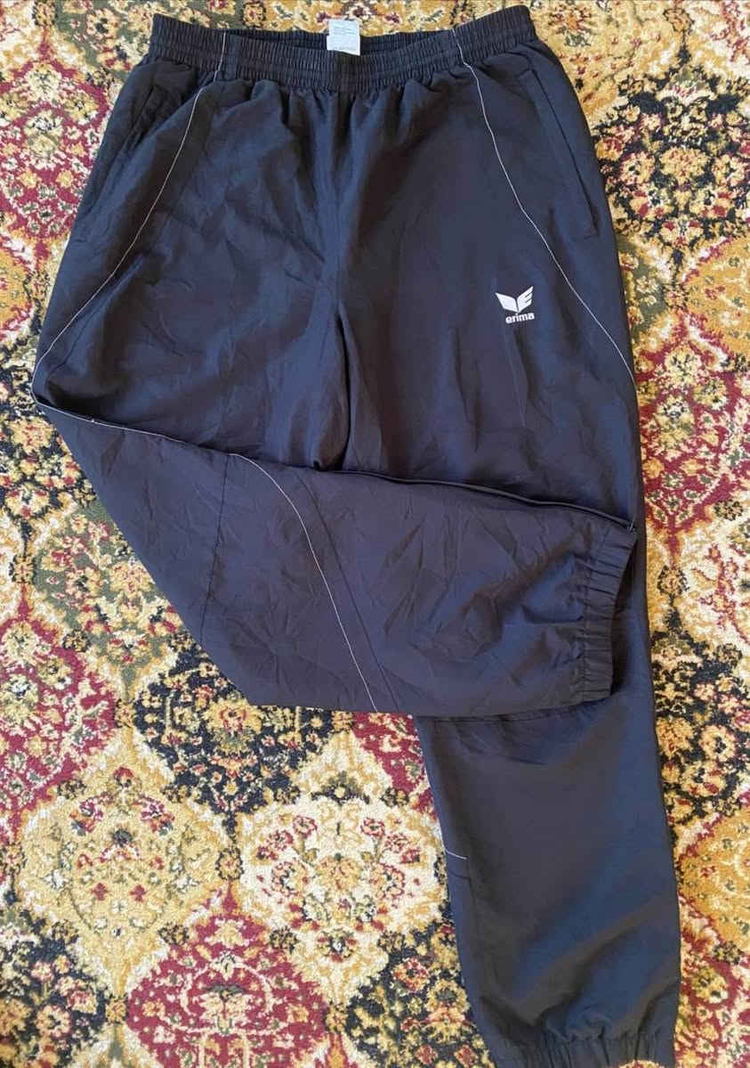 ماركة Erima مبطن
بنطلون اسود فحمي نظافة فول 

الكمر يلبس من ٤٢ -٥٠ 

الطول ١١٠ 

الحجل ١٩ 

توصيل موجود


**إذا كنت صاحب هذا الإعلان وتريد حذفه لأي سبب، رجاءا أرسل رسالة إلى الدعم الفني**