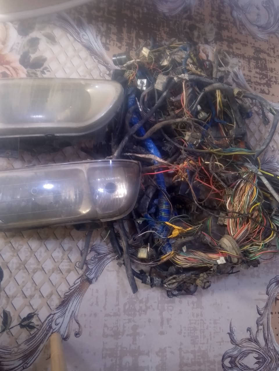 ضفيره سايبه ومازدات وعقل وجوزة وسكيورتي كلهن شلع 100 الف مكان بغداد ***********
