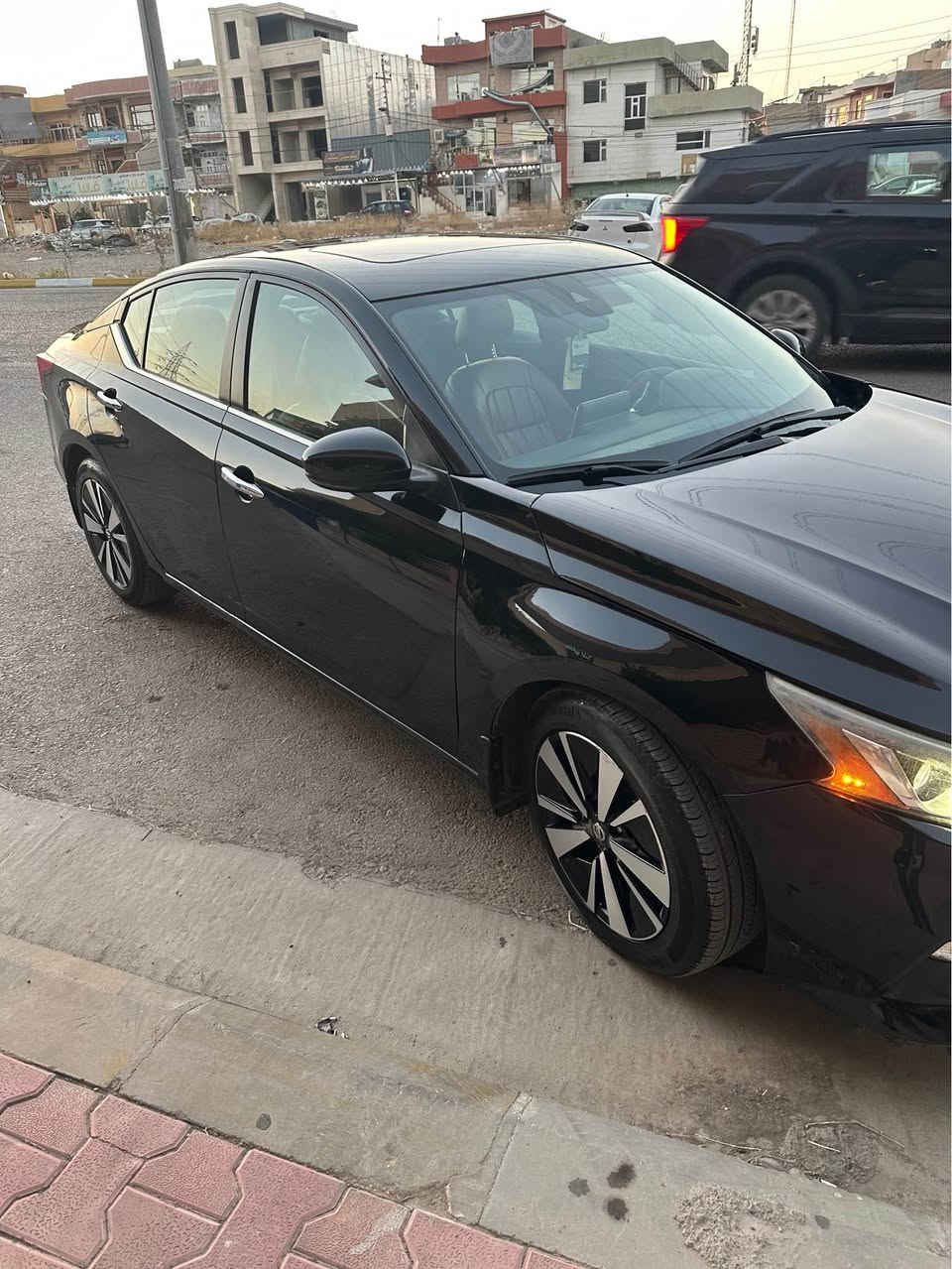 Altima 2022 کراوە بە sv+ 
یەک پارچەی بۆیاخە بێ ناوگرتن
کەمیک ساردی هەیە
ناو سور  
سلاید
شاشە گەورە
ڕادار
خەتی جادە
ئیمێرجنسی برێک
کامل لید و زینۆن بیلاد
بەسمە
دەرگا بەسمە
شەغال
کارپلەی
ئەندرۆید ئەوتۆ
کوشن  هیتەرو کارەبا
٢٦٠٠٠ کم رۆشتوە زۆدر پاک و جاهیزە
زۆر مواسەفاتی
تەحویل و غرامە دەعامی بۆ دەعامی بە شەرت
لە سلێمانیم
*********** السليمانية, العراق
