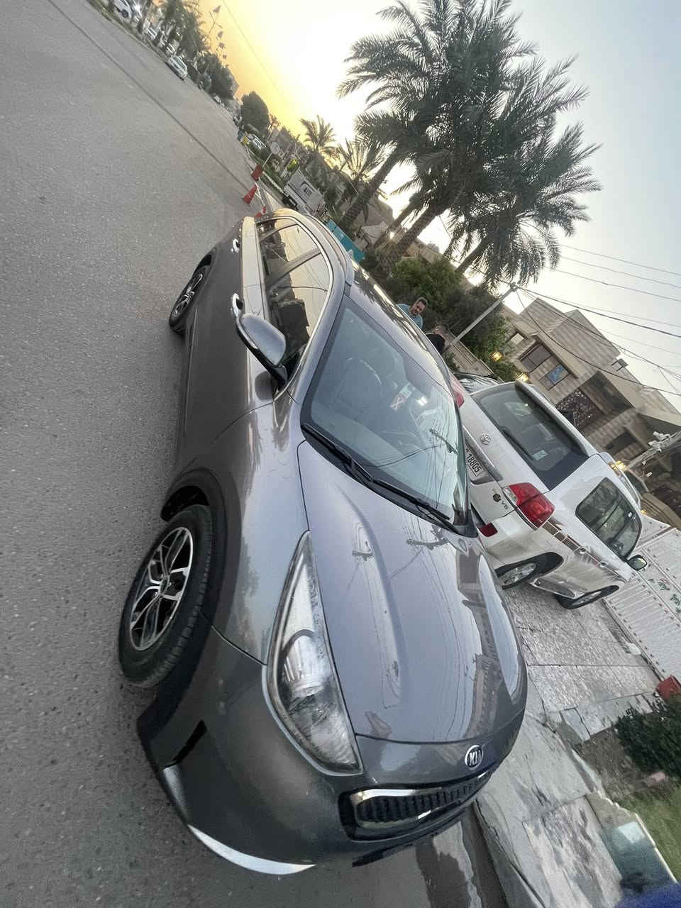 السلام عليكم كيا نيرو 2018 هايبرد وبانزين  فول مواصفات بيها باب عكس السايق مصبوغ فقط اثر جراد كشنات تدفئه وتبريد وجلد وبصمه وتحكمات وشااشه جبيره مكانها بغداد السيديه سعرها 124 وبيها مجال 
***********
