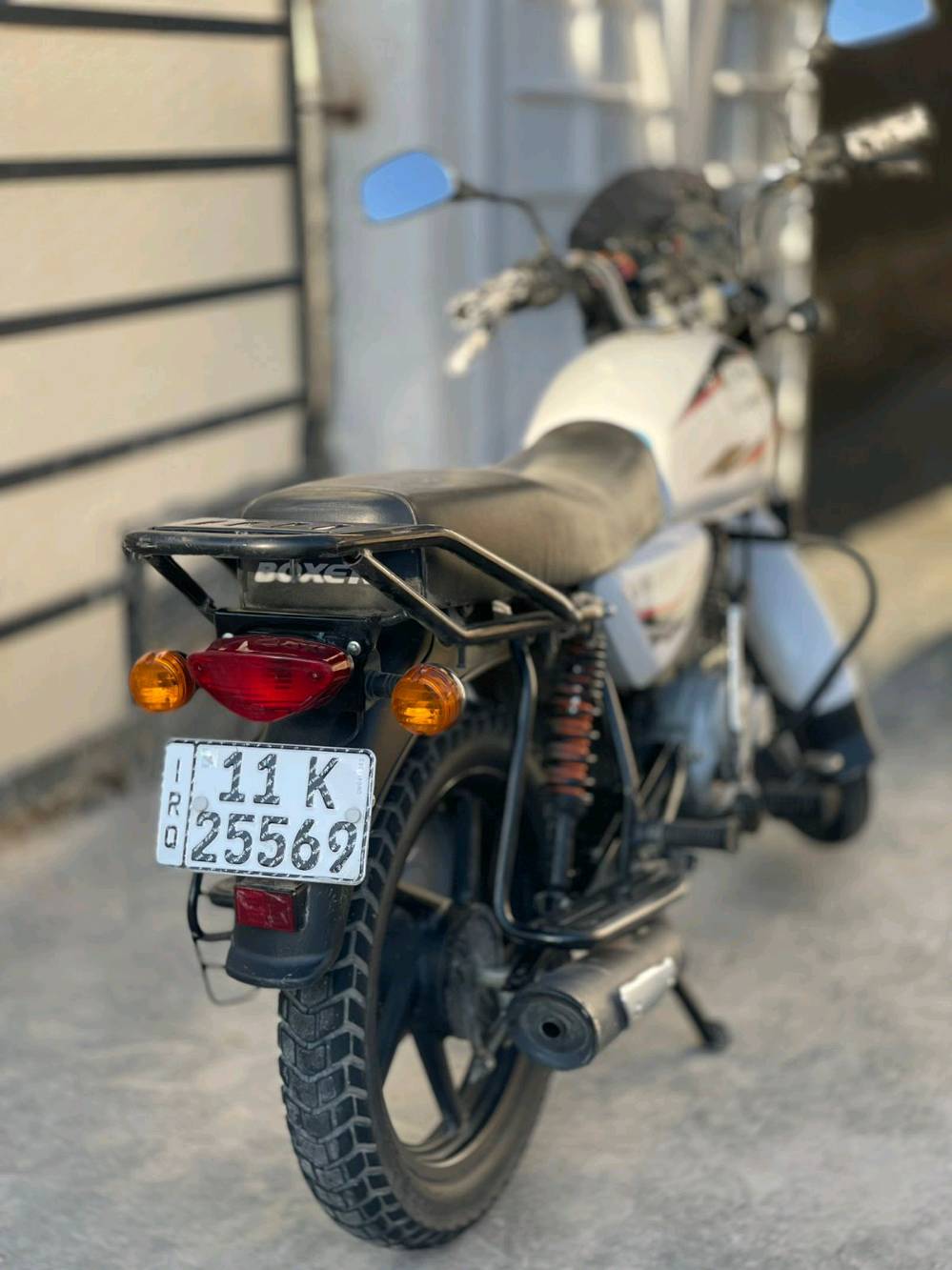 السلام عليكم  بوكسر كلاسك موديل ٢٠٢٣ للبيع

سنويه وارقام انكليزي ب اسمي تحويل مباشر
الدراجه قبل ٦ اشهر منزلهه من الشركه بعدهي نظيفه ع ايدي ممبدل بيهه اي شي 
كلشي ع تفاصيل الشركه وكامله متصرف عليهه ربع
مكينه خرسه شلعهه بنزات كلجات كلهه نظيفه وجاهزه تاخذهه كبل صندوك وللشارع

الدراجه كامله من كهربائيات كلها 

الدراجه نضيفه نظافه ٩٥٪؜ الصور كدامكم وتجي تشوفهه وتعرف احلى من الصور 
رايدهه ب٢٩٠٠ بمليونين و٩٠٠ الف وبيهه مجال بس مو هواي المجال 

مكاني بغداد العامريه للاستفسار *********** 

موجود واتس وماسنجر