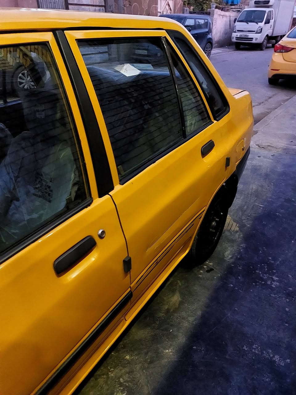 سايبا موديل 2013 رقم بغداد
 مصفره هيئه وغرامه وسياره بأسمي تحويل ثاني يوم 
تخم تاير جديد 
صدر امامي خلفي جديد 
كفالة عامة من الشواصي 
سياره بيهه بارد على كد شبر بالجاملغ الامامي مال السايق
وطخه بالباب وره السايق فقط 
مكينه هسه صار بيهه خيط تبخير مكفوله من تنقص 
سياره خير من الله سياره احلى من الصور 
سعرهه 33 وبيهه مجال حك الجيه 
مكاني بغداد الشعب 

***********
