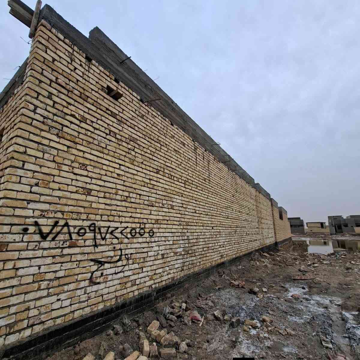 ♕ بسم الله الرحمن الرحيم اللهم صلِّ على محمد وآل محمد ♕

🏠  :  منزل هيكل للبيع 

🌐  :  الموقع حي الزهور 

📐  :  المساحة  200 متر  

🏗  :  بناء حديث سنة  2026 / بناء درجة اولى من الارض حتى هذه المرحلة كما موضح  بل صور 

💰 :  سعر مناسب جداً  بل نسبه للموقع والعمل 95 مع المجال 

💵  :  تكدر  تقدم  على قرض من الاسكان  / الهيكل حر ما مطلوب 

📲  :  الاستفسار اكثر الاتصال على الرقم 

📞  :   ‏‪0788 251 8491‬‏  واتساب 

✨   لــن تـکون وحـيداً ابـداً مع  الــ مهيمن  للعـقار  ✨
