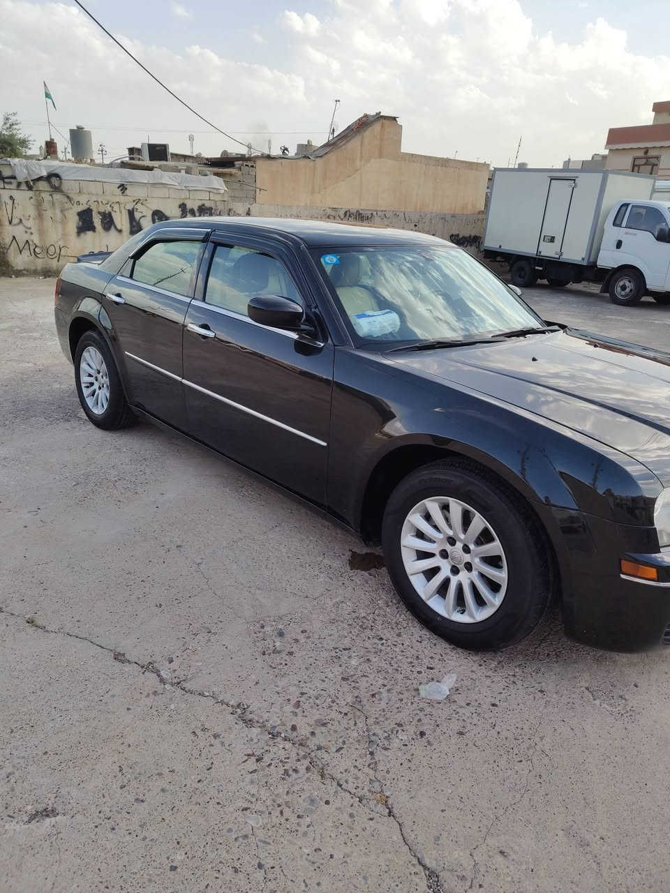 سلام عليكم
اوباما 2010 اصل وارد امريكي داخله  كلين بيه بالعراق جاملخ امامي صبغ فقط لا دواخل بيه منضومه زنزون كلش قويه 
محرك كير تبريد  خير من الله دواخله كلش نضيفه رقم بغداد باسمي السعر135 وبيه مجال *********** مكانه بغداد
