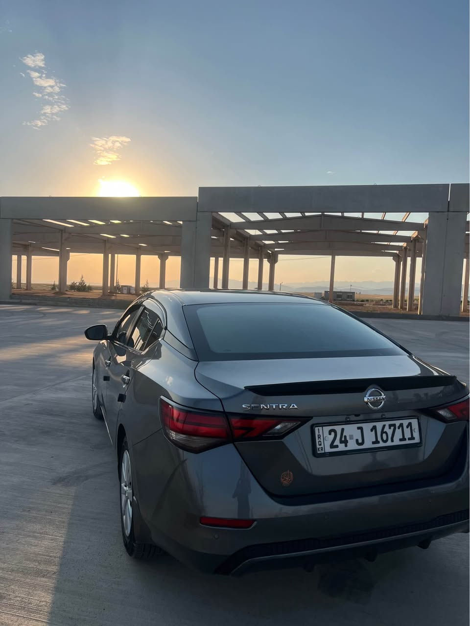 نيسان سينترا 2022 S 
ره قم و سنه وي نوئ 
پيش و پاش كه پس 
ته نيا جملخ و ده رگايك كليره 
يرباك به س شاني ته قيه سياره كه نمونه يه له جواني 
56 km رويشتوه 
شوين (ئاكرئ) *********** اكر, نينوى
