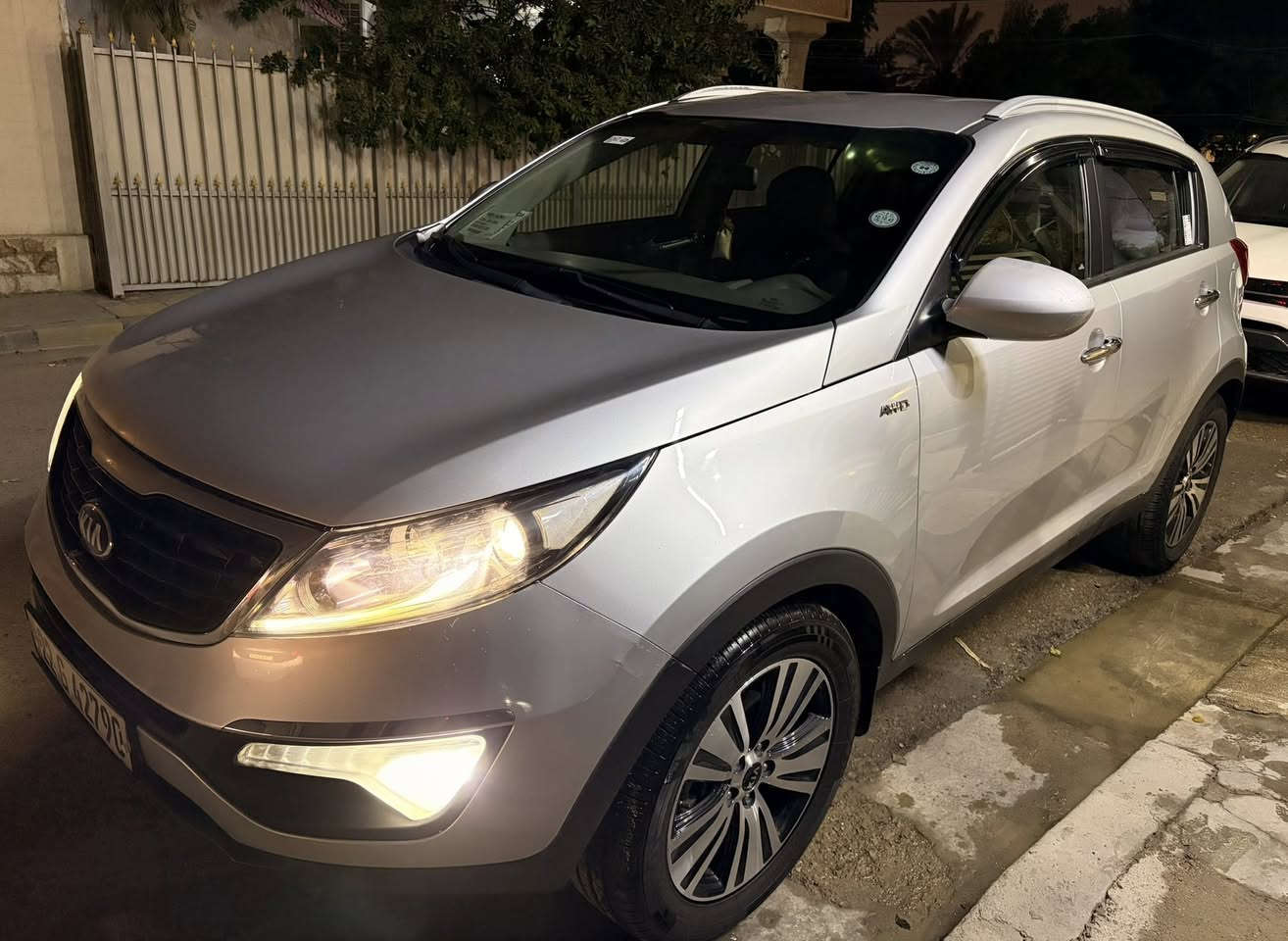 كيا سبورتج 2016 سلفر اربيل ماشية 139 الف محرك 2400 فور ويل مواصفات عاديه سنويه 2030  مابيها نقص باسمي بيها فقط ربع جاملغ امامي صبغ سونار مرفق موجوده بالدوره سعر 165 رقم ***********
