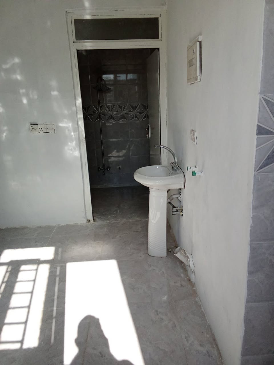 يوجد لدينا  شقه للايجار يارمجه الشرقيه ع سايدين كركوك ***********
