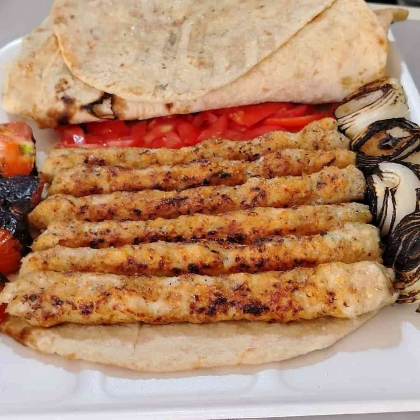 رمضان مبارك  مطعم بروانه الشرقيه الموقع مقابل مكتب عقيل المبايل  ***********
