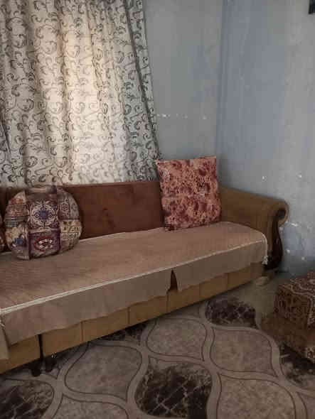 سلام عليكم اغراض منزل نضيفه
تخم 10 مقاعد جلد وقماش تزكام مو سوكي المقاعد خشب بلايود 
تخم 8 مقاعد تركي نضيف 
كاونتر المنيوم نضيف ومناسب  
اللاستفسار ***********
