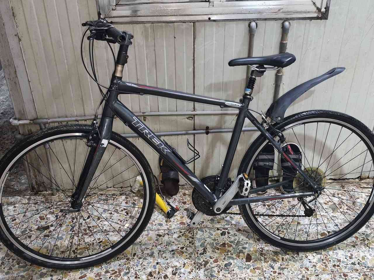 سلام عليكم
بايسكل ترك للبيع. 👍🏻😮‍💨
البايسكل نظيف جدا 🫰
من شركه ترك العالميه امريكي🇺🇸 الصنع مواصفات نادره 🫡
ماشه كاربون فايبر رياضي 🪙🏎
المعدن المنيوم والبايسكل خفيف 🫣
المكينه الاماميه 3نمرات والمكينه الخلفيه 9نمرات 🏎
نوع المكينه ماركه شيمانو اكيرا 🚀
معروف الترك بانسيابيه الهواء الي بتصنيعه🚅💨
مناسب للمسافات الطويله وترحال 🌇🌆🏛
التايرات من شركه ديستون 💢
الستيرن من شركه بونتريكر☣️🅱️
"السرج دبل حقيقي ممتص للمطبات وللوزن الثقيل↕️
 الون سمنتي 🖤
البايسكل نموذج FX. 7.4
والبايسكل احله من الصور بهواي 
المكان بغداد


**إذا كنت صاحب هذا الإعلان وتريد حذفه لأي سبب، رجاءا أرسل رسالة إلى الدعم الفني**