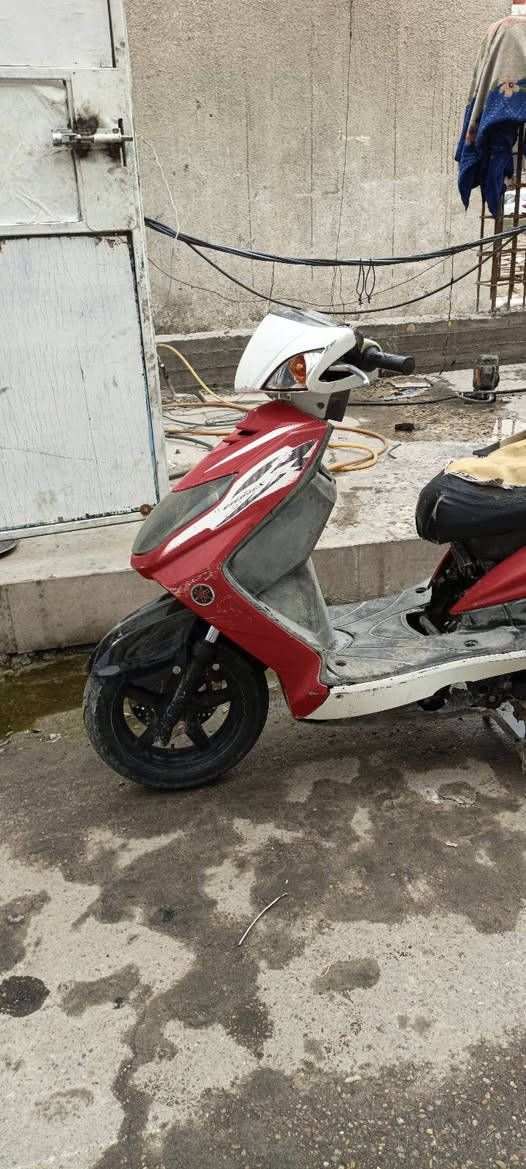 سكنس فحل ابيع كوم حديد مكينة ناعمة بس بيها تبخير ونقص باتري صالنصة ام الوزة كلش قوية بريكاتها دبلاتها جدد نكرة هندر وصافية سعرها 350 للتواصل *********** مكاني الاعظمية لحد يدخل خاص يكول شبيها
