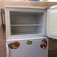 ثلاجة بحالة جيده وبيهة ماطور جديد بي ضمان سنه تبريدها خير من الله للبي...