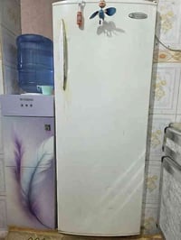 ثلاجه مصريه نظيفه حيل على الشركه باب واحده كبيره طول ١٦٢ والعرض ٦١ سم ...