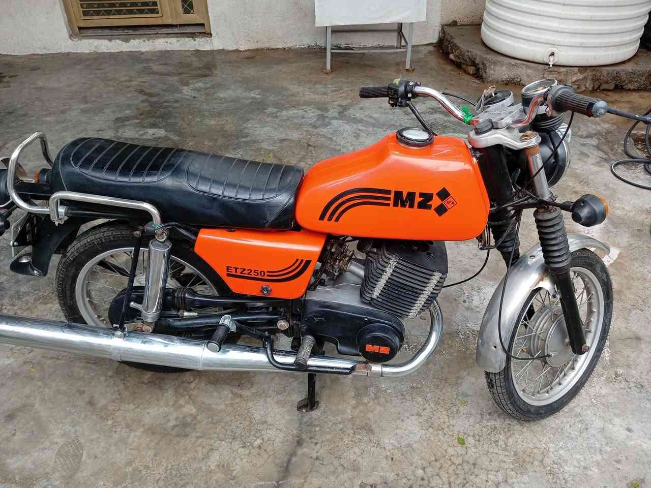 سلام عليكم شباب يابة هاي دراجة للبيع تعمير جديد كصة 4عل فتح امجفتة تجفيت عام كهربائيات كولهة شغالة ماكنيت تركي اصلي شرط شاصيهة امعمر يم استاد مضبوط الحيم ممبين بس اني اذكرة الدراجة(( بدون ))التفاصيل كولهة ذاكرهة السعر ((واحد أو ربع)) مكاني ديالى بلدروز((***********))
