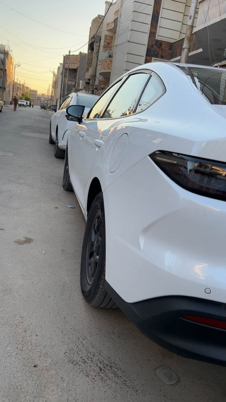 سياره BYD سيل 5  سياره بعدهي  زيرو ماشيه 900  كيلو متر مطاخه الالف بعدهي سياره بعدهي جديده و بجياس الشركة بيها دعامين و مازده فقط الكارت رقم بغداد توها مرقمه 
مكاني بغداد 
***********
